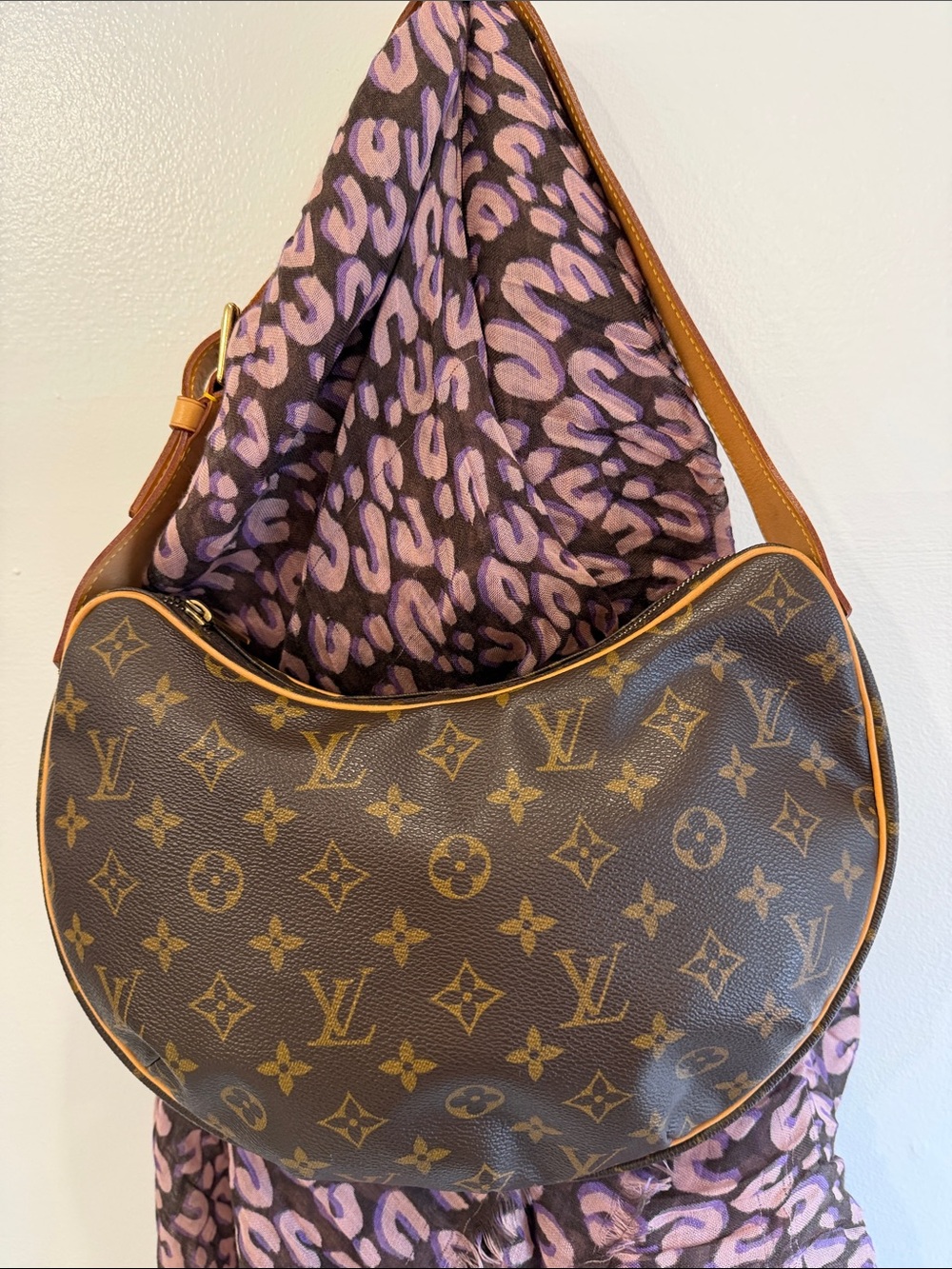 Louis Vuitton Croissant Hobo Bag in Classic Monogram